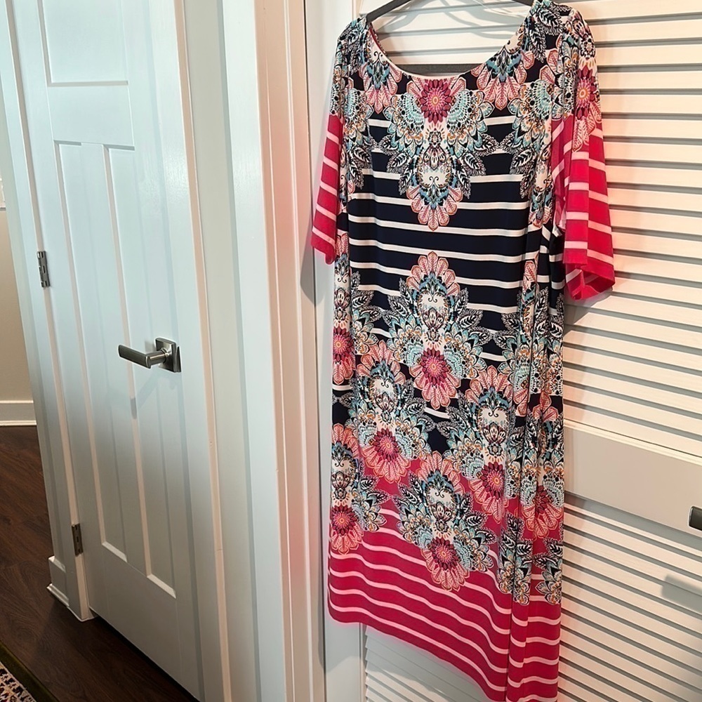 Guc Beautiful Floral Summer Short Sleeves Dress by ELIZA J. Size 18W.